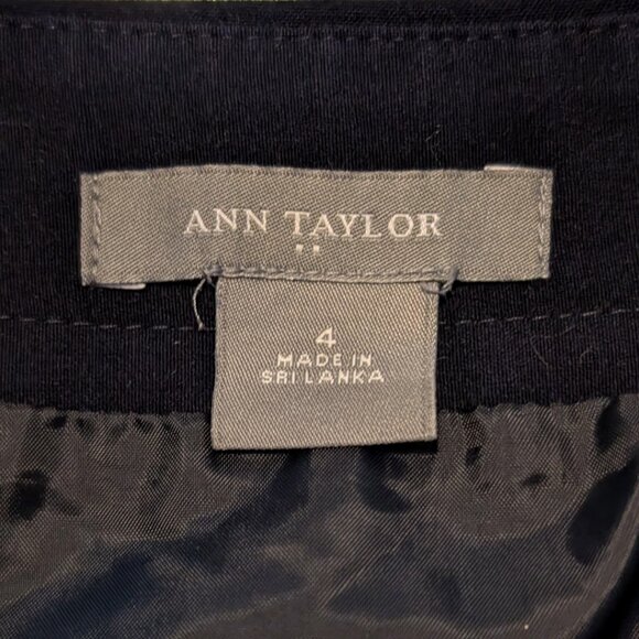 Ann Taylor Navy Skirt with Naval Button Detailing and Pockets - Sz 4 - Picture 4 of 6